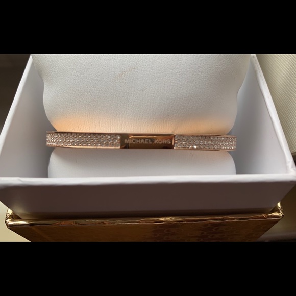 Micheal Kors Watch set - Picture 3 of 4